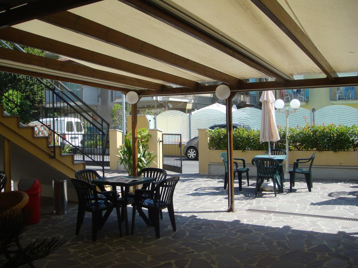 Hotel Moroni Rimini Exterior foto