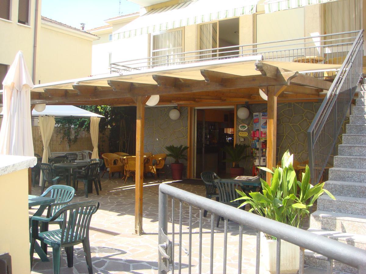 Hotel Moroni Rimini Exterior foto