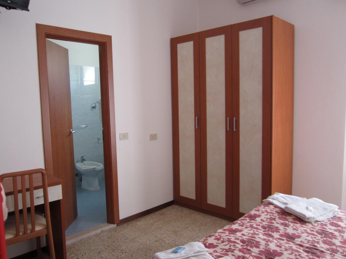 Hotel Moroni Rimini Exterior foto