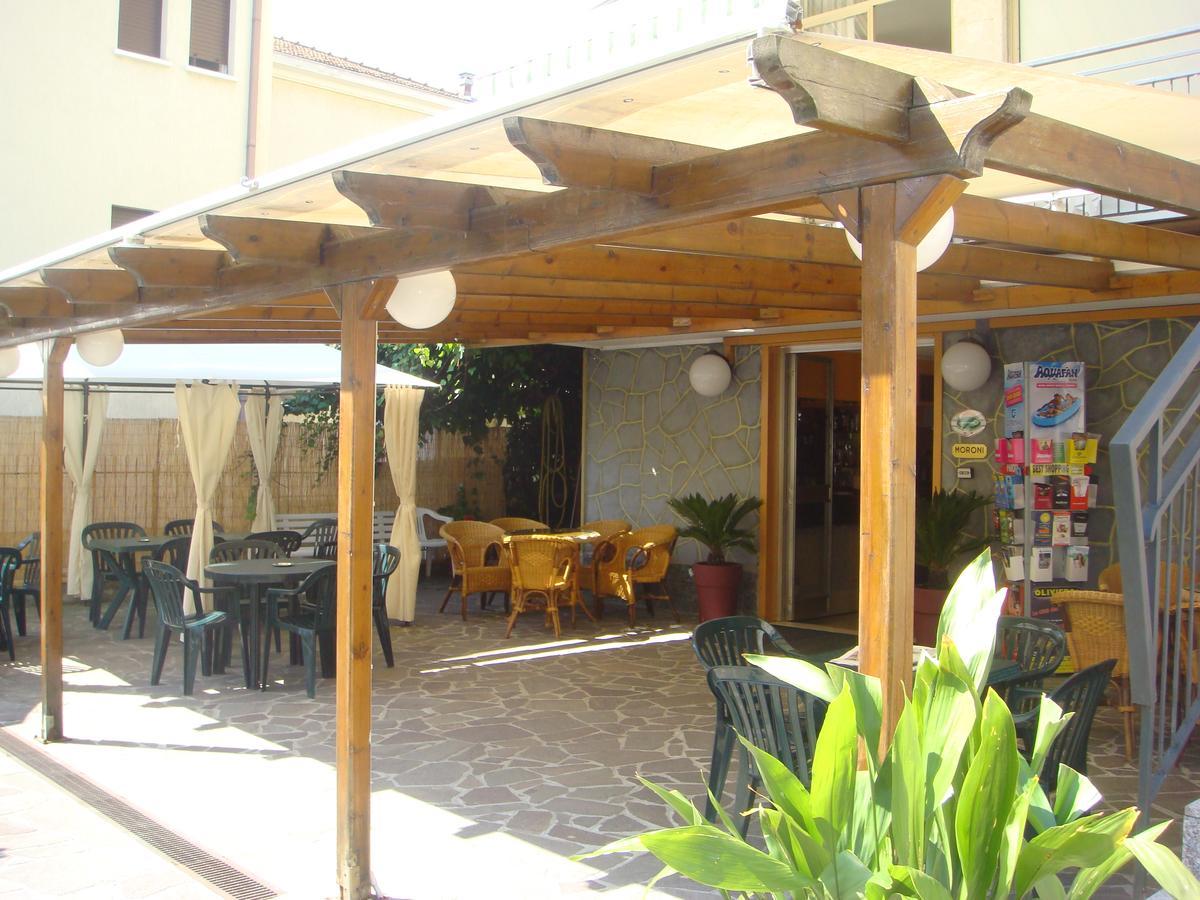 Hotel Moroni Rimini Exterior foto