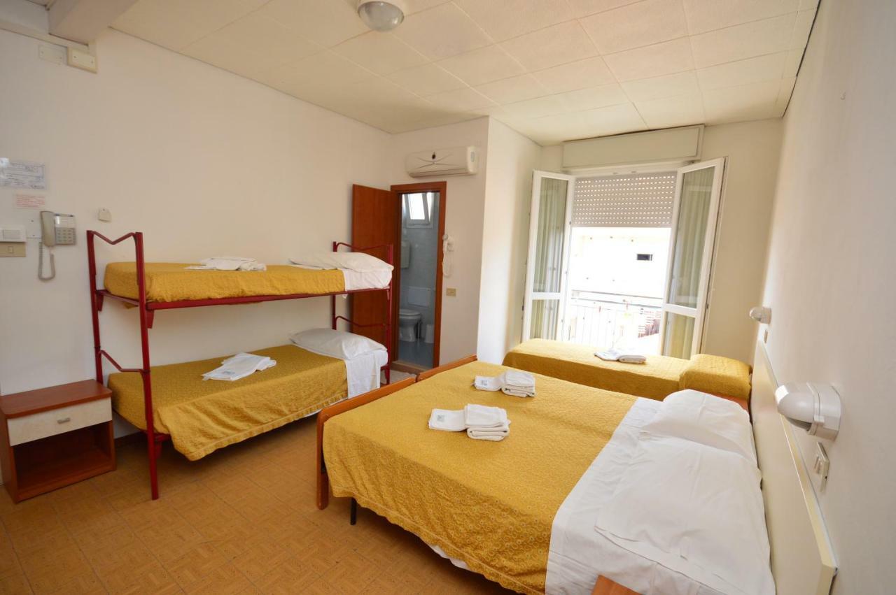 Hotel Moroni Rimini Exterior foto
